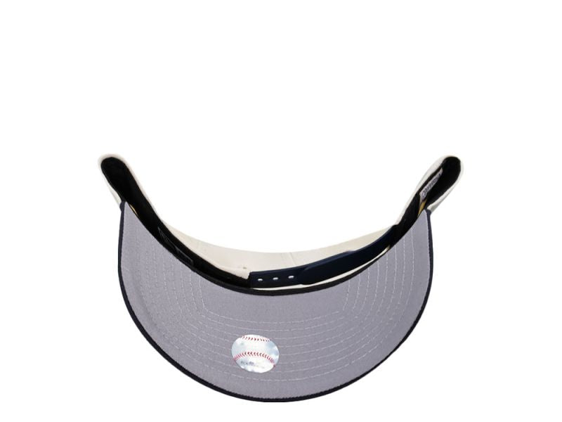 New York Yankees Crema y Viscera Azul Marino con Rosa 9FORTY A-Frame Snapback