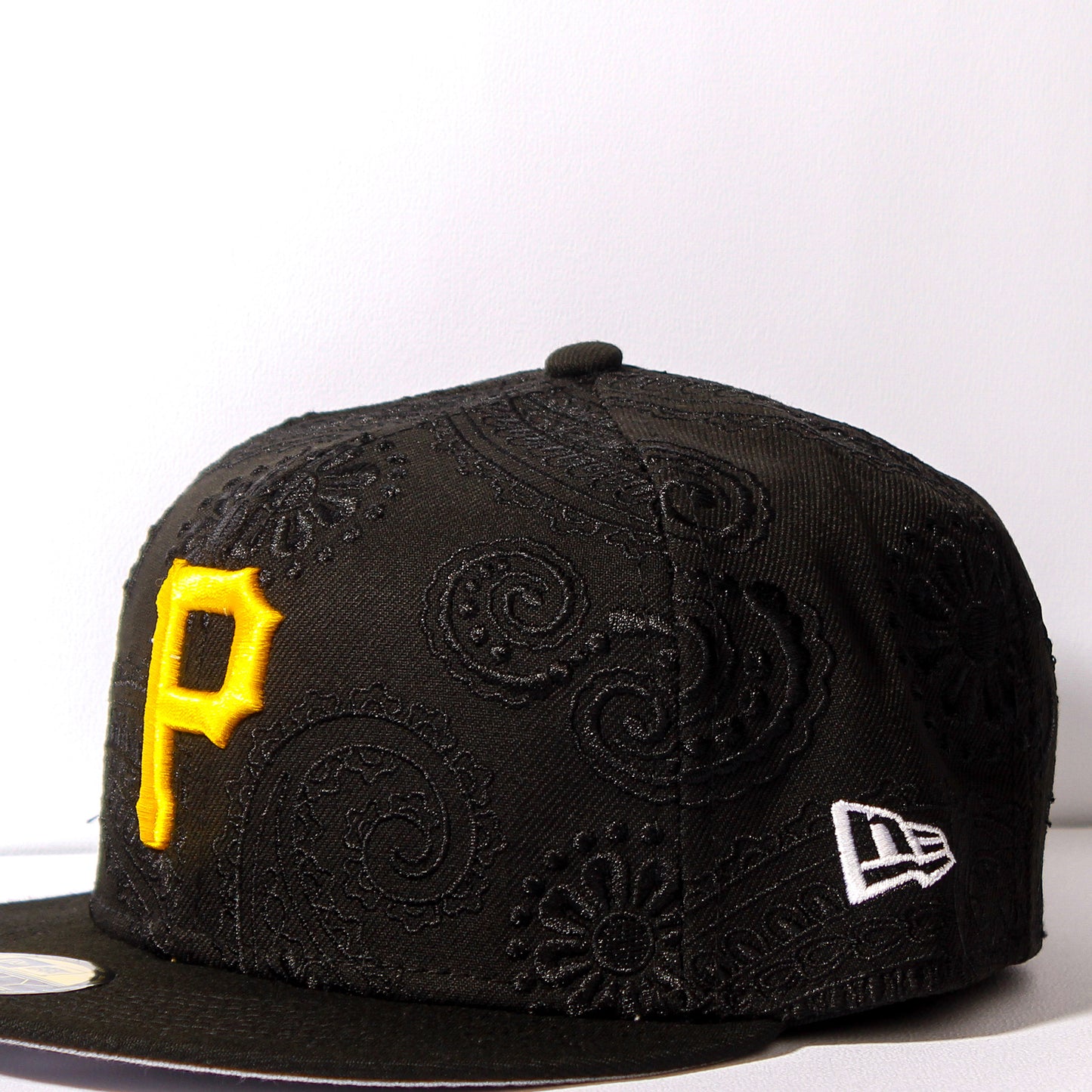EXCLUSIVA — Pittsburgh Pirates Paisley Edition Negra 59FIFTY Fitted