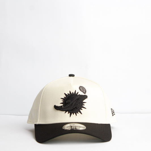 EXCLUSIVA — Miami Dolphins Crema y Viscera Negra Paisley 9FORTY Snapback