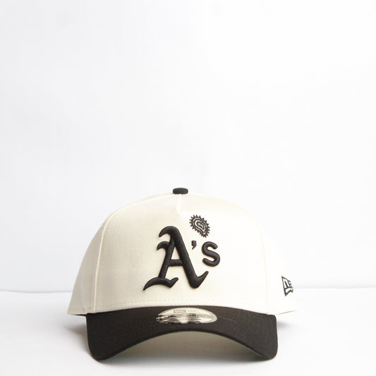 EXCLUSIVA — Oakland Athletic's Crema y Viscera Negra Paisley 9FORTY Snapback