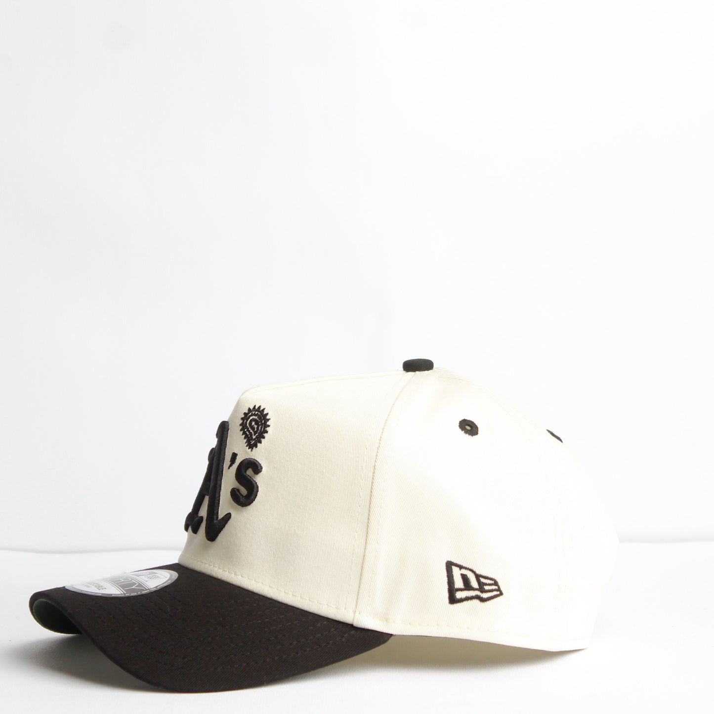 EXCLUSIVA — Oakland Athletic's Crema y Viscera Negra Paisley 9FORTY Snapback
