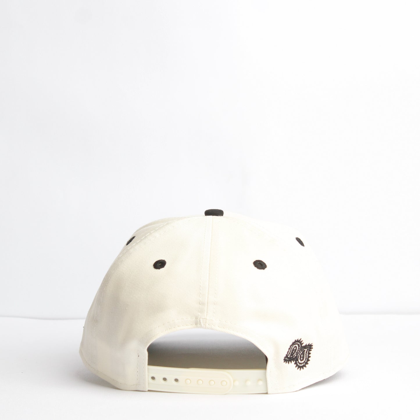 EXCLUSIVA — Oakland Athletic's Crema y Viscera Negra Paisley 9FORTY Snapback