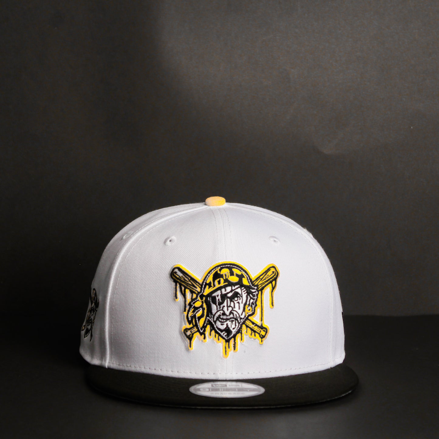 EXCLUSIVA — Pittsburgh Pirates Blanca y Viscera Negra 9FIFTY Snapback