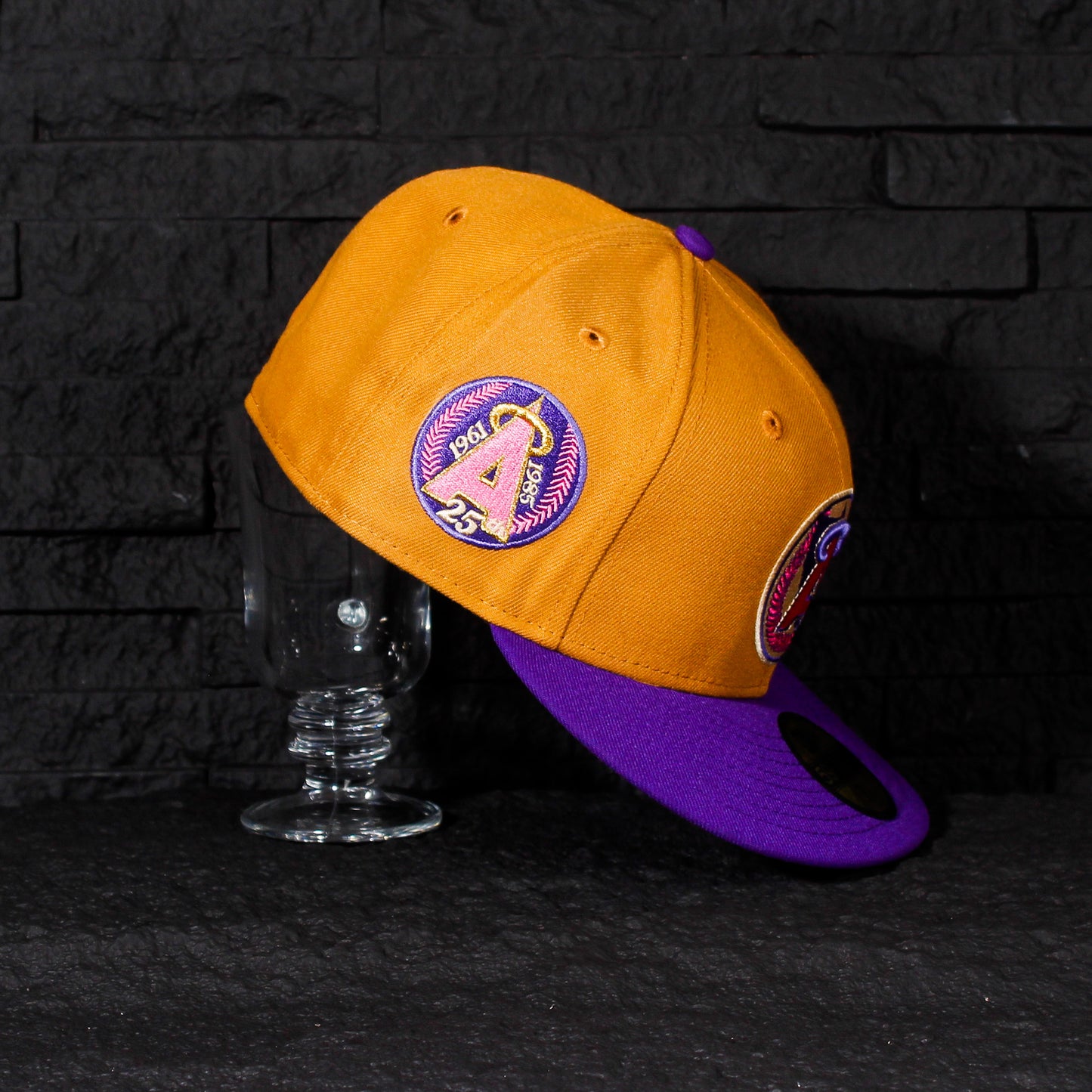 EXCLUSIVA — Los Angeles Angels Cafe y Viscera Morada 59FIFTY Fitted