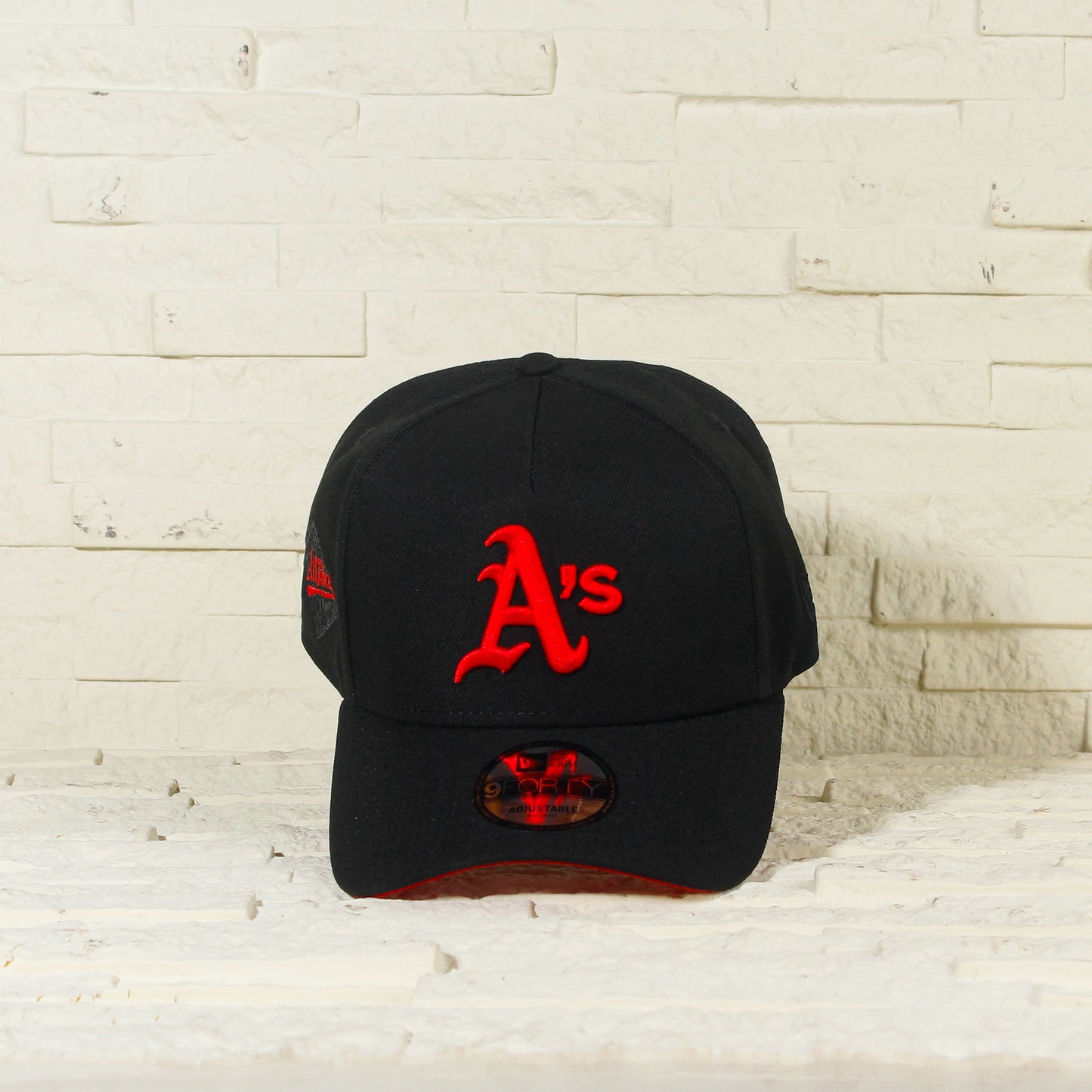 Oakland Athletic's Negra y Roja 9FORTY A-Frame Snapback