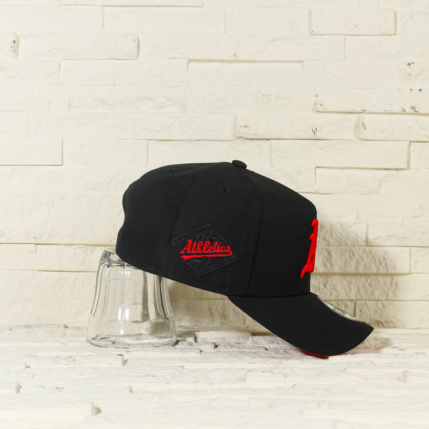 Oakland Athletic's Negra y Roja 9FORTY A-Frame Snapback