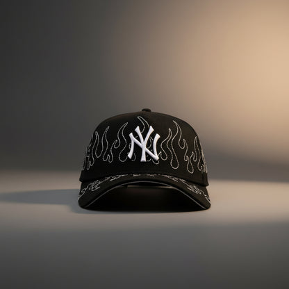 New York Yankees Outline Flames 9FORTY A-Frame Snapback
