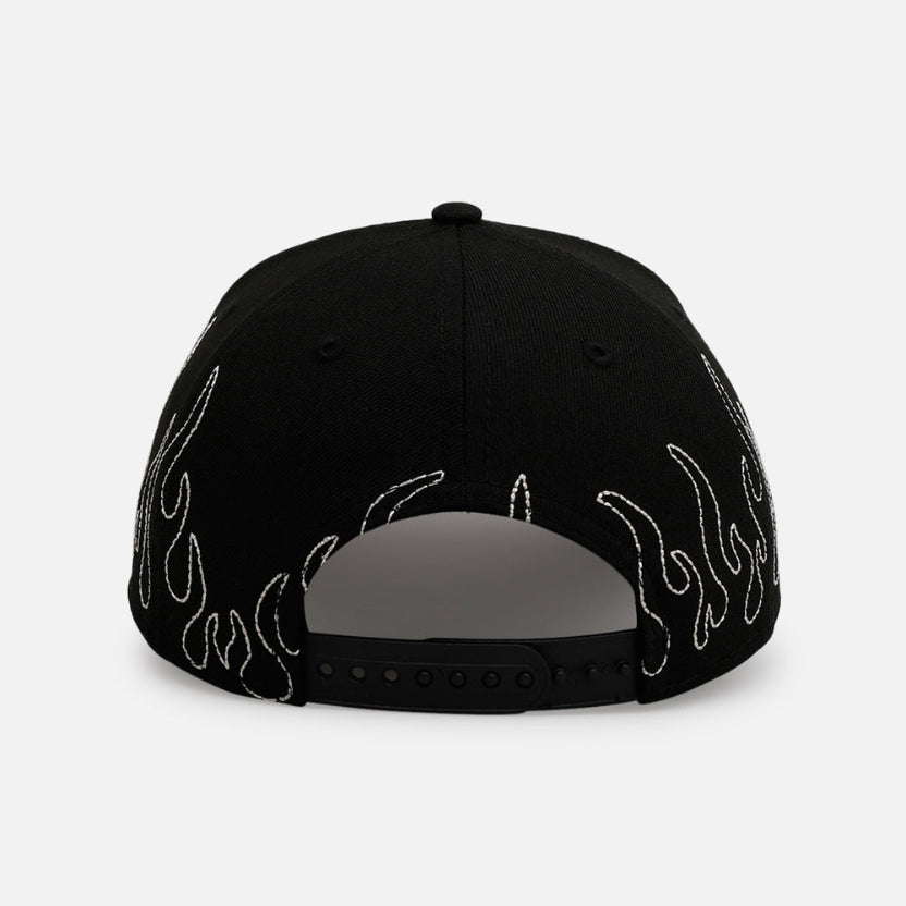 New York Yankees Outline Flames 9FORTY A-Frame Snapback