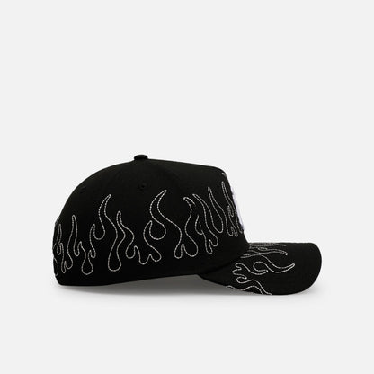 New York Yankees Outline Flames 9FORTY A-Frame Snapback