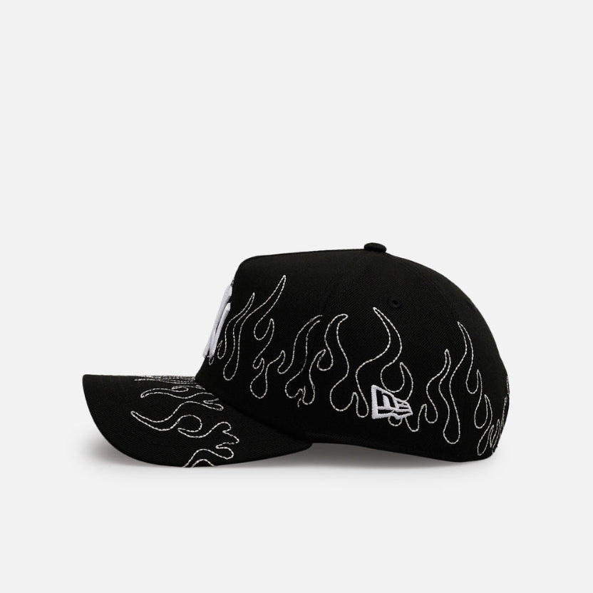 New York Yankees Outline Flames 9FORTY A-Frame Snapback