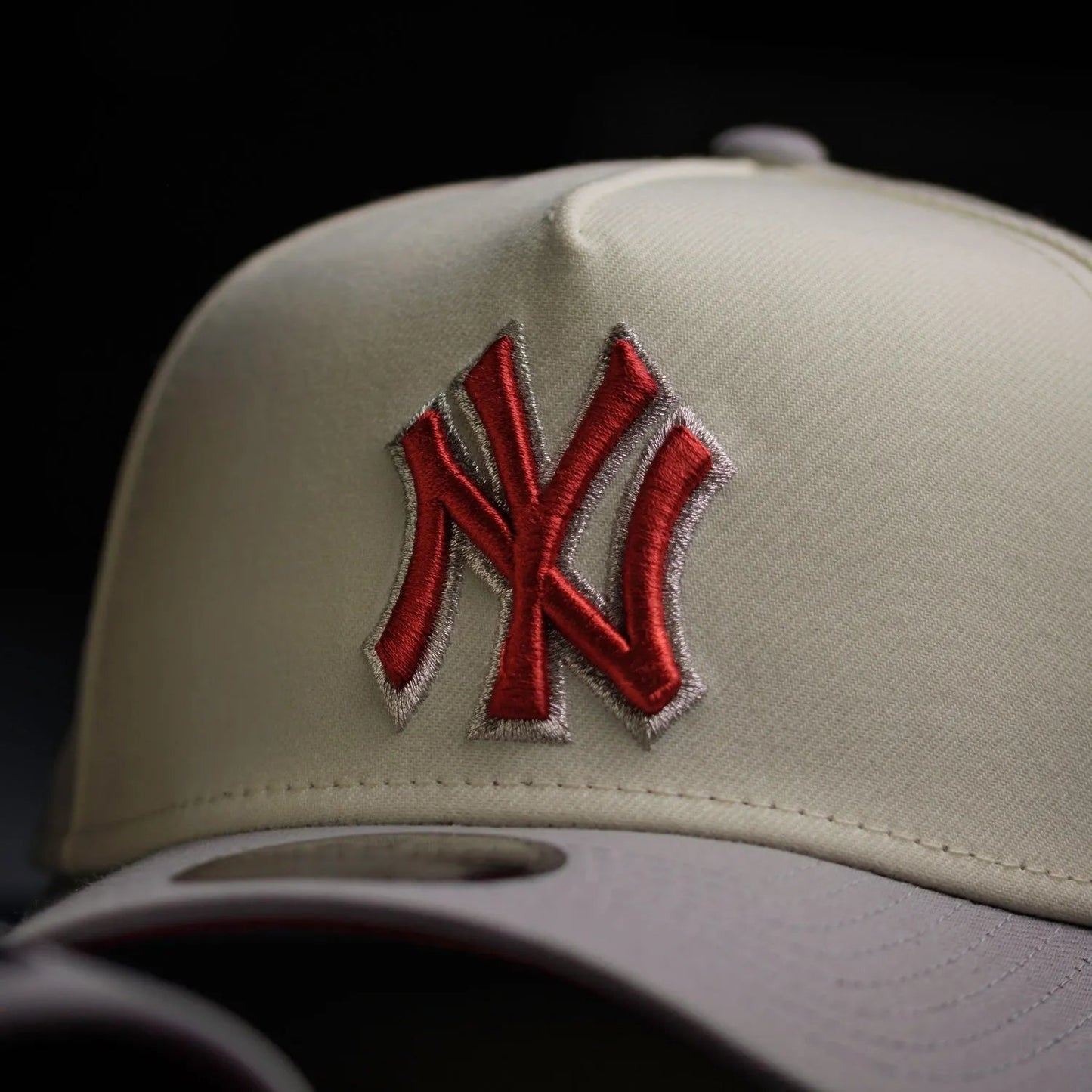 FAM Exclusive — New York Yankees WS24 Two Tone Chrome White 9FORTY A-Frame Snapback