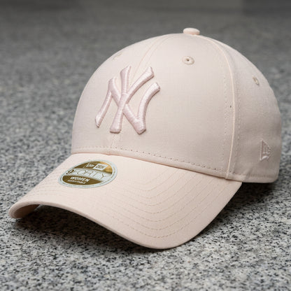 New York Yankees Women Metallic Logo 9FORTY Strapback
