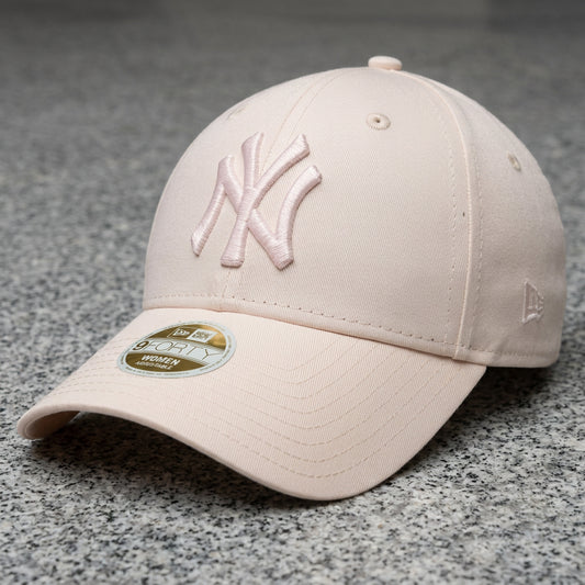 New York Yankees Women Metallic Logo 9FORTY Strapback