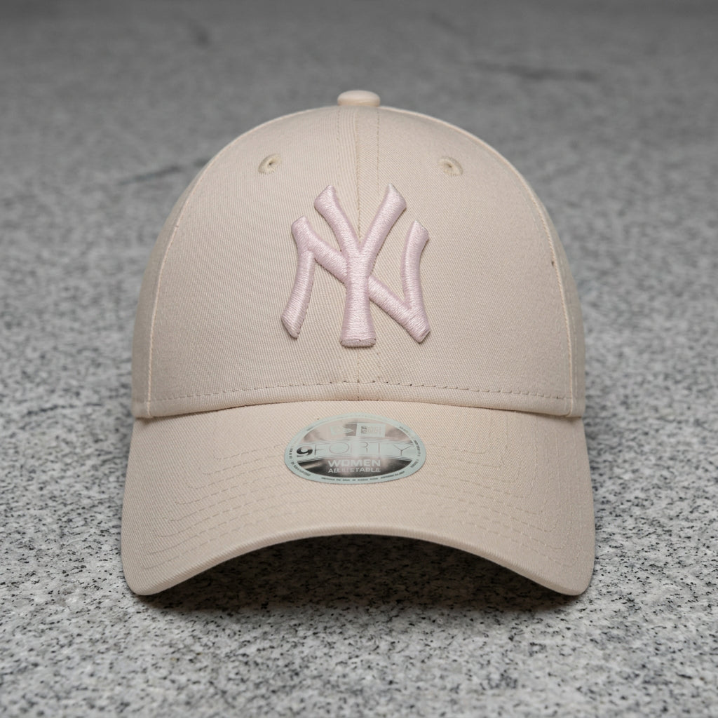 New York Yankees Women Metallic Logo 9FORTY Strapback
