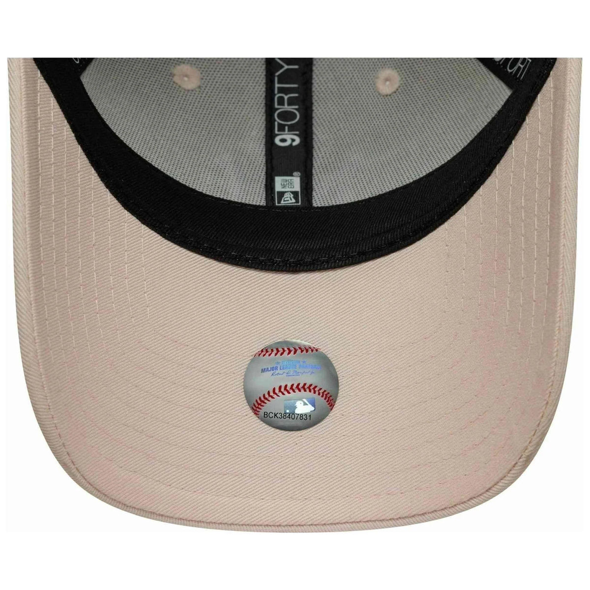 New York Yankees Women Metallic Logo 9FORTY Strapback