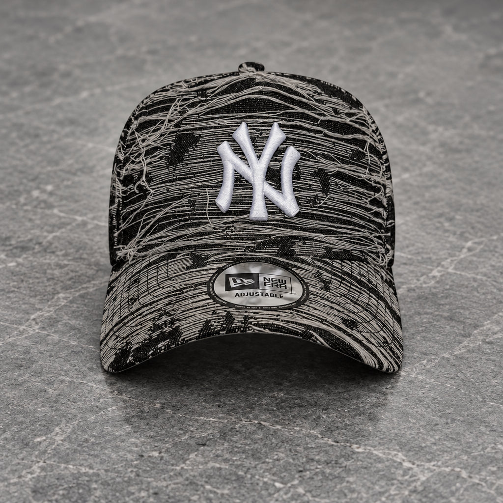 New York Yankees Distressed Denim 9FORTY E-Frame Snapback