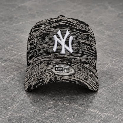 New York Yankees Distressed Denim 9FORTY E-Frame Snapback