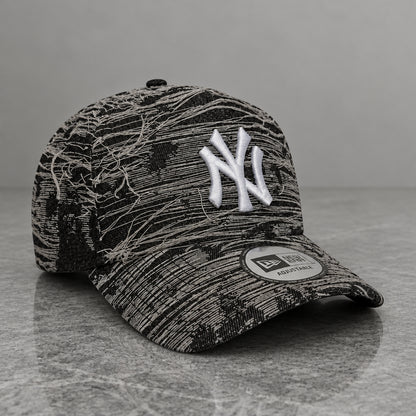 New York Yankees Distressed Denim 9FORTY E-Frame Snapback