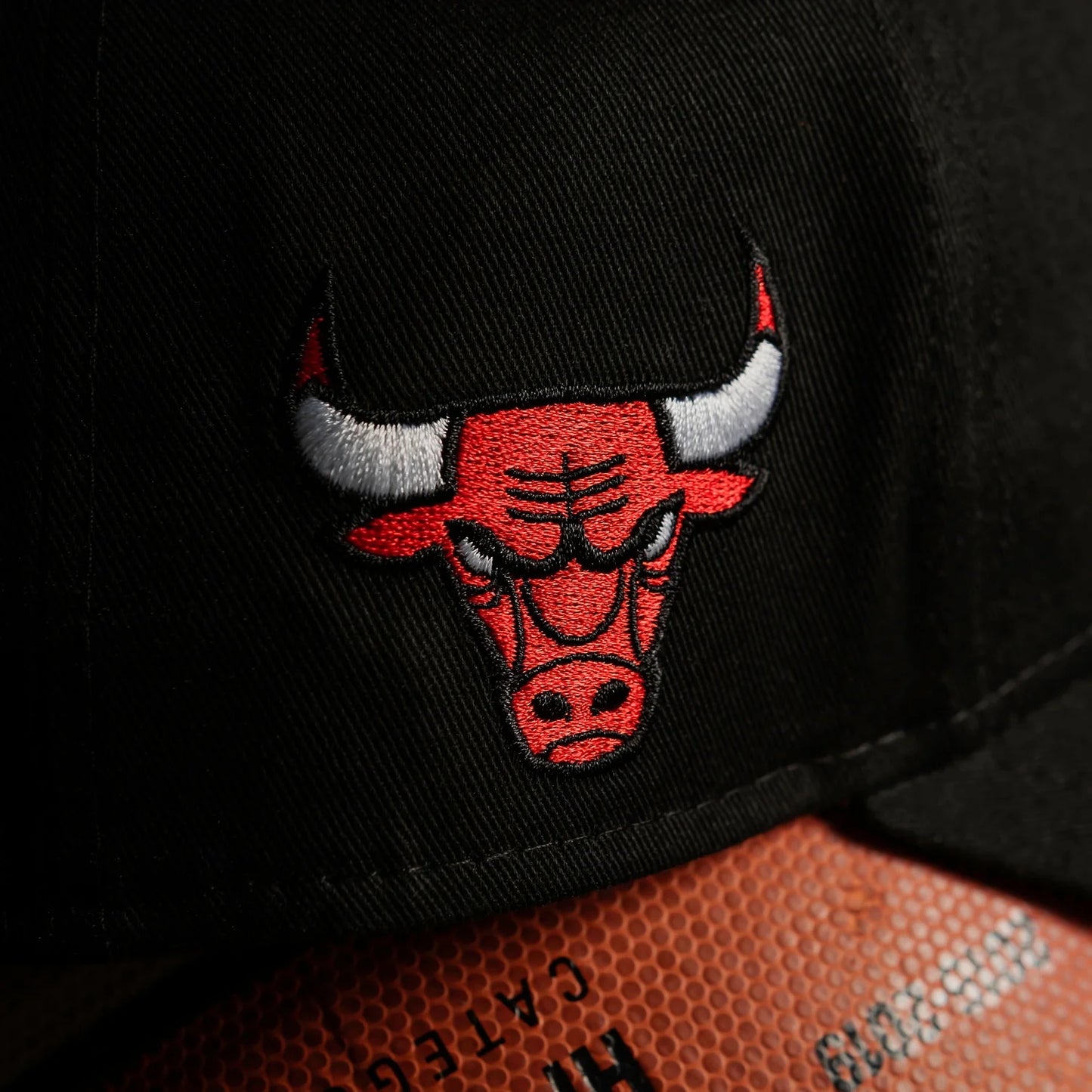FAM Exclusive — Chicago Bulls Negra Pixel Logo 9FORTY A-Frame Snapback