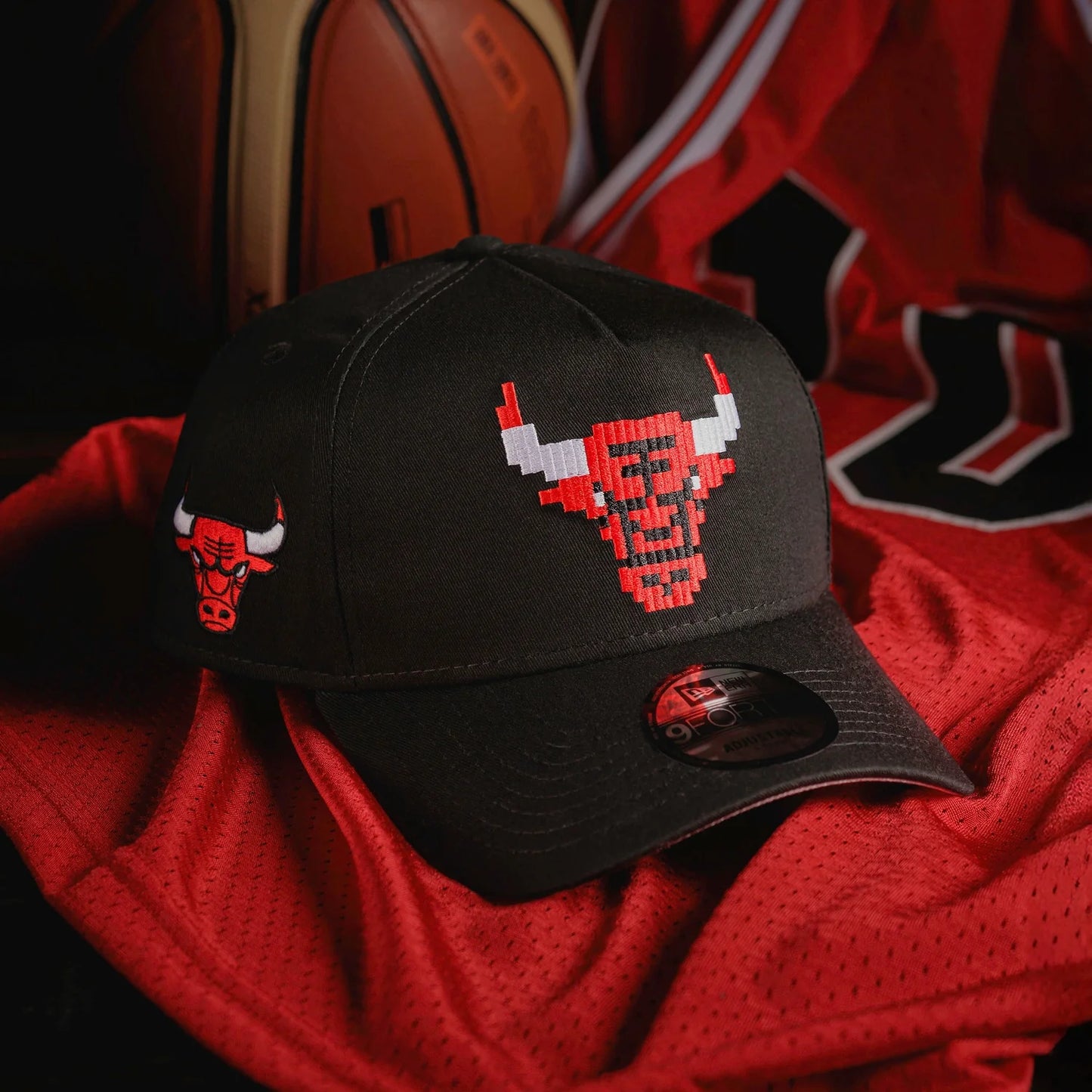 FAM Exclusive — Chicago Bulls Negra Pixel Logo 9FORTY A-Frame Snapback