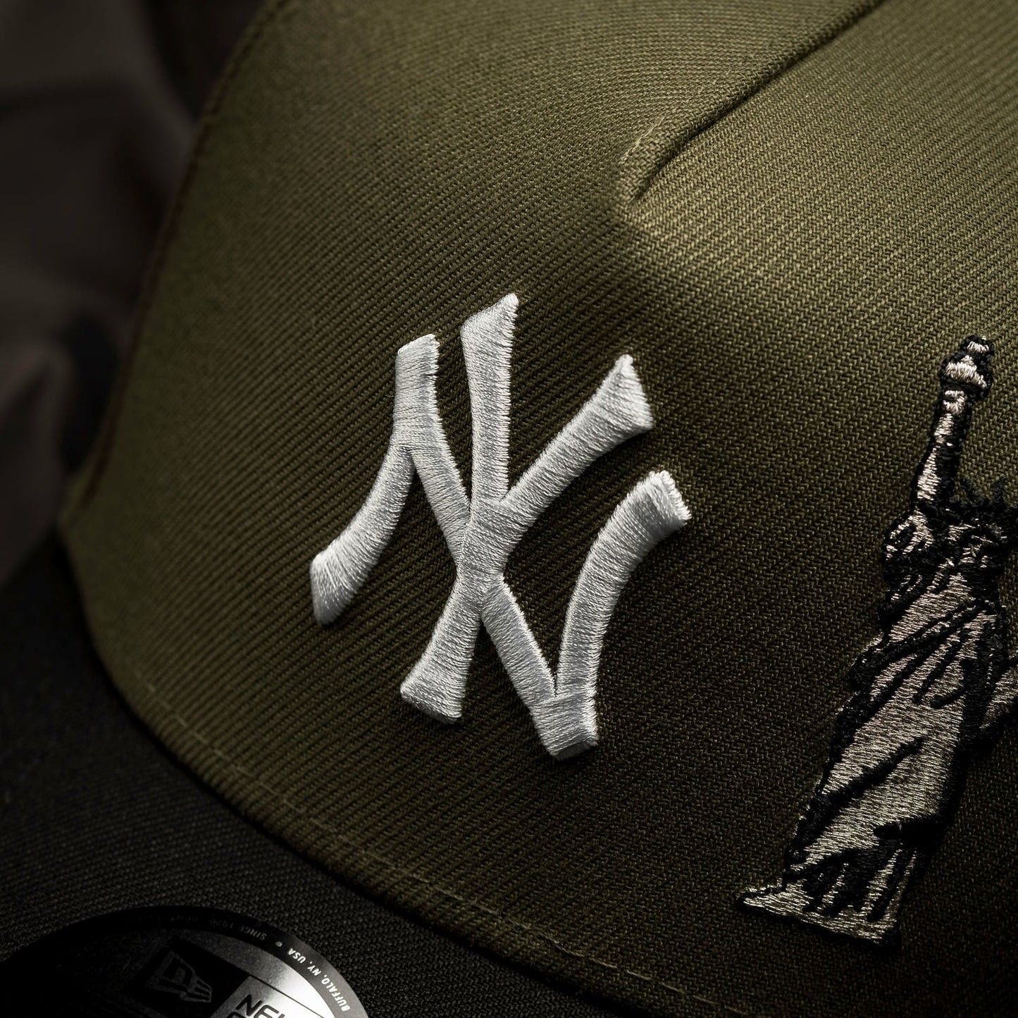 FAM Exclusive — New York Yankees Olive Black Two One 9FORTY A-Frame Snapback