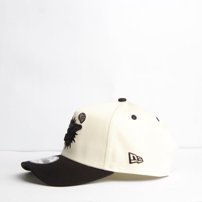 EXCLUSIVA — Miami Dolphins Crema y Viscera Negra Paisley 9FORTY Snapback