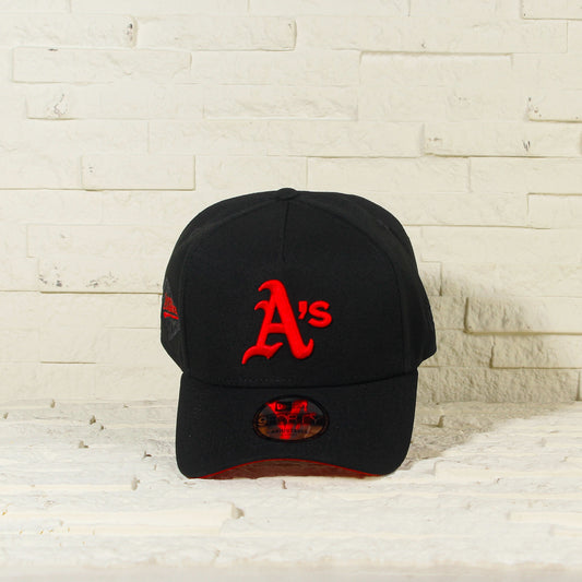 Oakland Athletic's Negra y Roja 9FORTY A-Frame Snapback