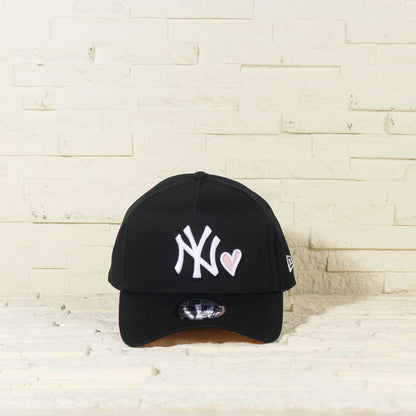 New York Yankees Negra con Corazon 9FORTY A-Frame Snapback