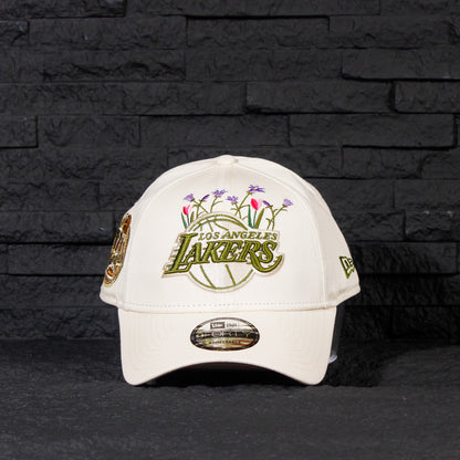 Los Angeles Lakers Beige con Flores 9FORTY Ajustable de Cincho