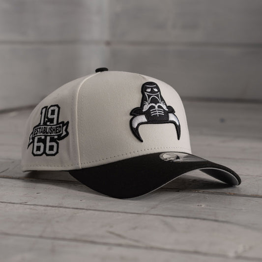 FAM Exclusive — Chicago Bulls Crema y Viscera Negra Logo Invertido 9FORTY A-Frame Snapback