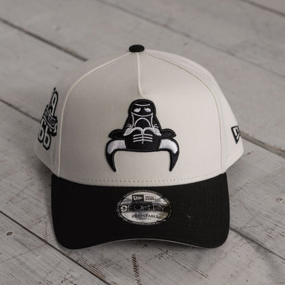 FAM Exclusive — Chicago Bulls Crema y Viscera Negra Logo Invertido 9FORTY A-Frame Snapback
