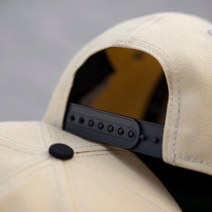 FAM Exclusive — Atlanta Braves Beige y Viscera Azul Marino 9FORTY A-Frame Snapback