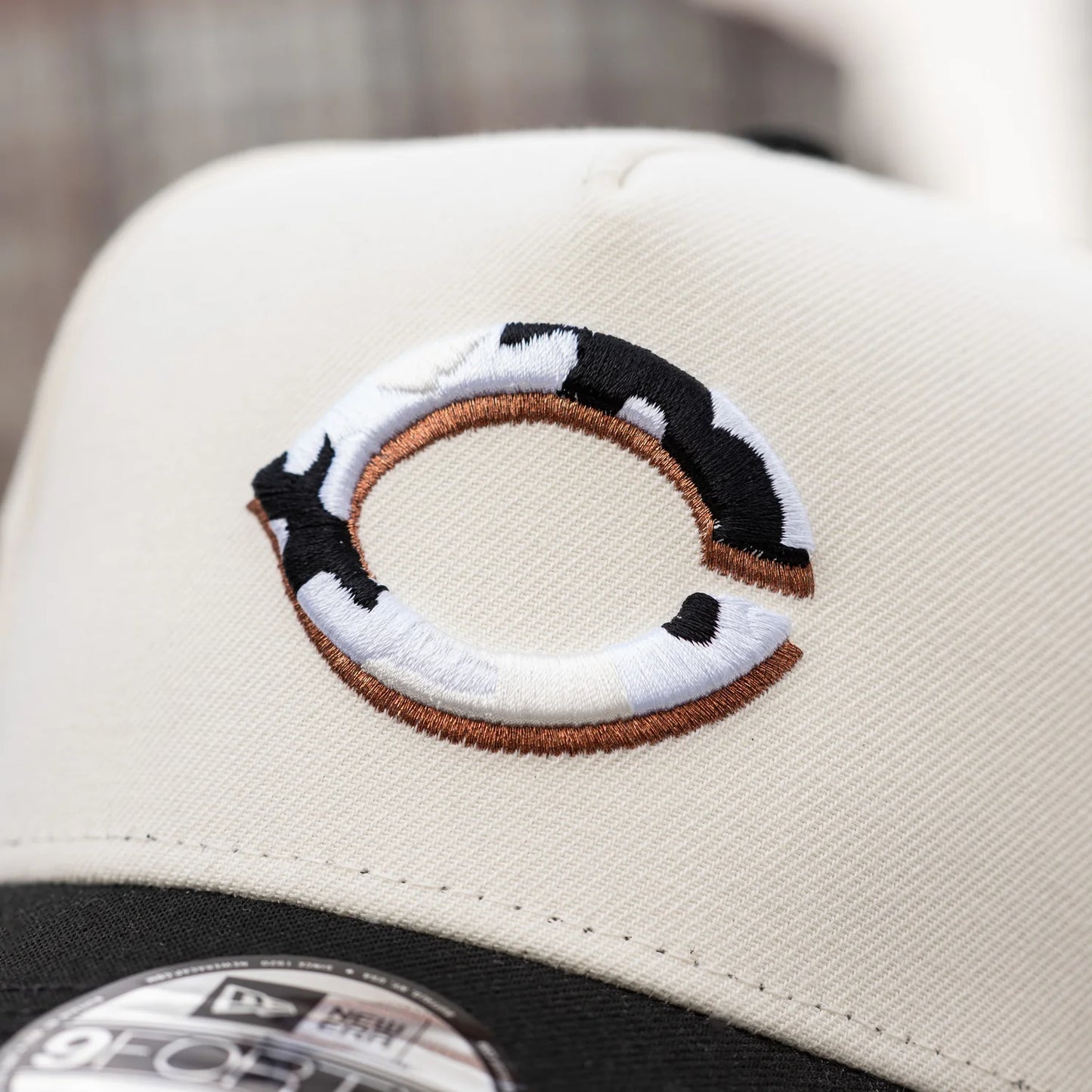 FAM Exclusive ― Cincinnati Reds Chrome White Black Two Tone 9FORTY A-Frame Snapback