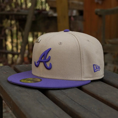 FAM Exclusive — Atlanta Braves Beige y Viscera Morada 59FIFTY Fitted