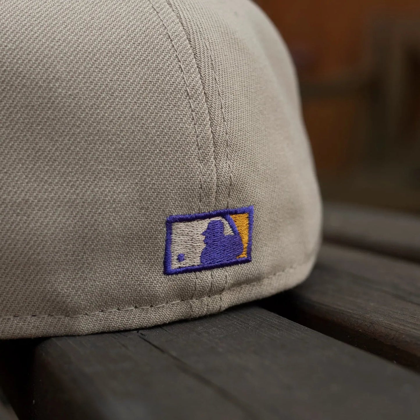 FAM Exclusive — Atlanta Braves Beige y Viscera Morada 59FIFTY Fitted