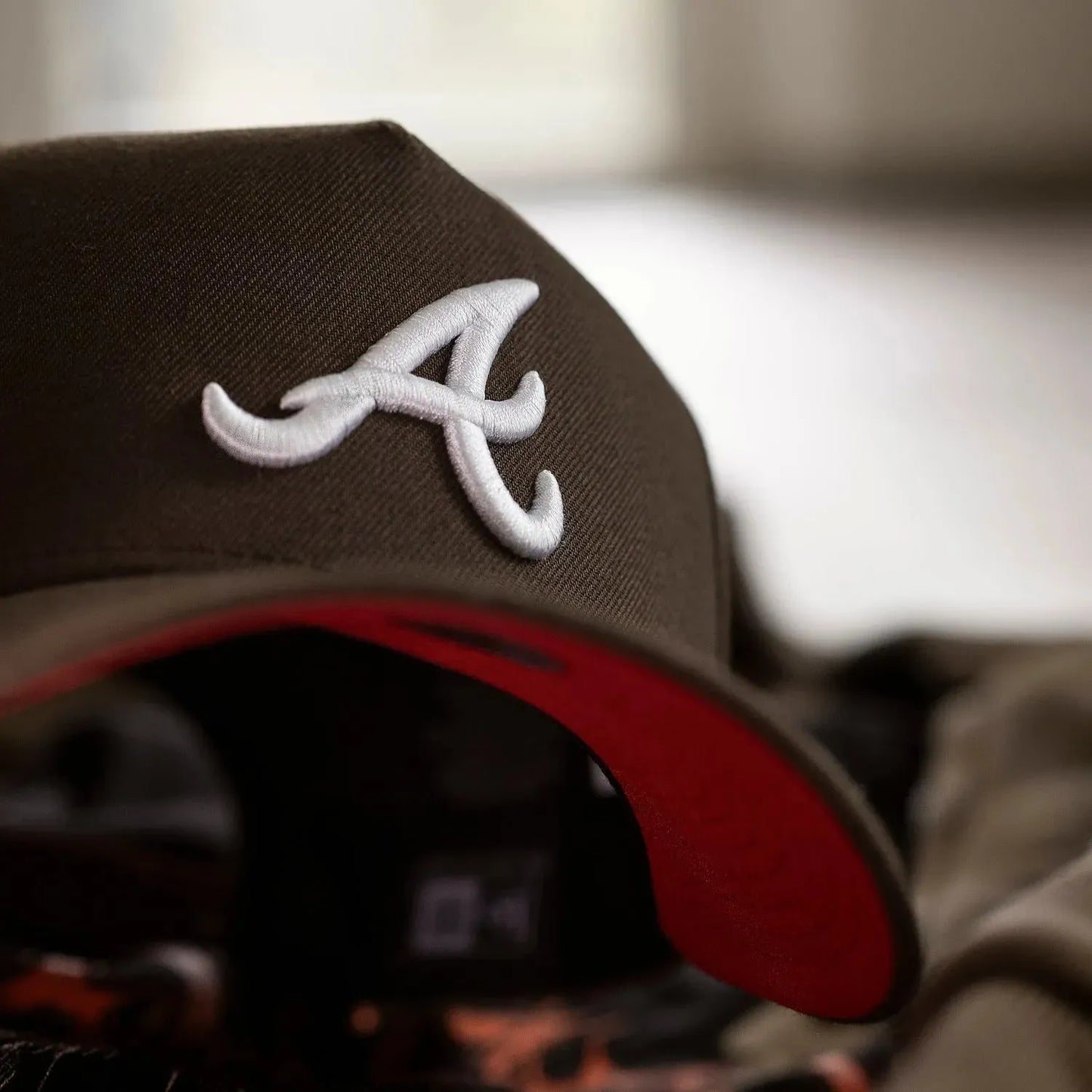 FAM Exclusive ― Atlanta Braves Walnut Scarlet UV 9FORTY A-Frame Snapback